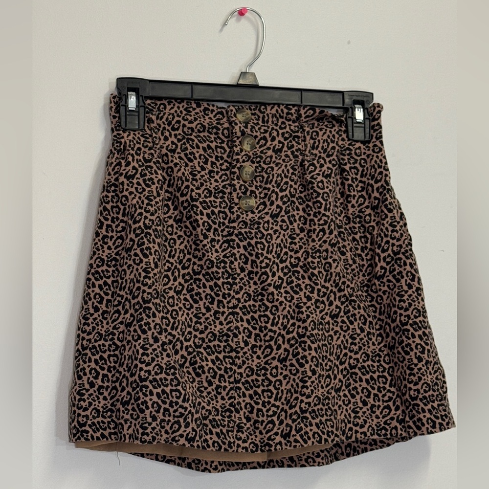 American eagle leopard button skirt